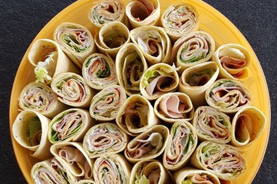 Party Wraps mit Frischkäse und Putenbrust