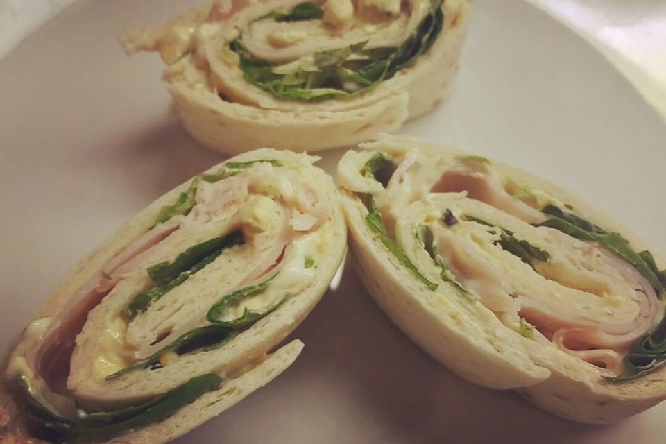 Party Wraps mit Frischkäse und Putenbrust