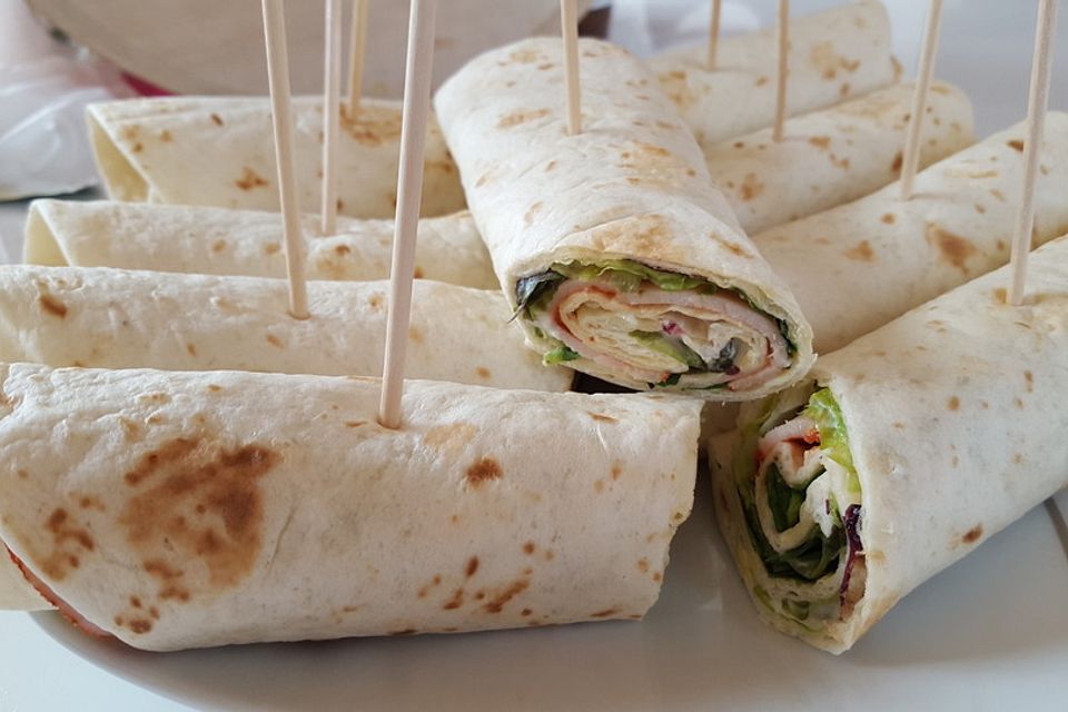 Party Wraps mit Frischkäse und Putenbrust