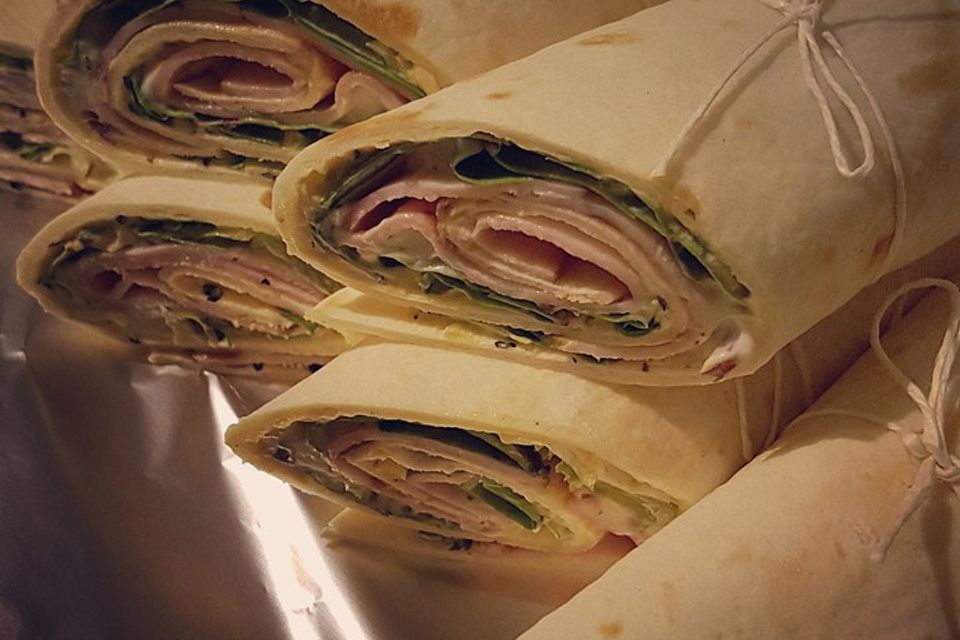 Party Wraps mit Frischkäse und Putenbrust