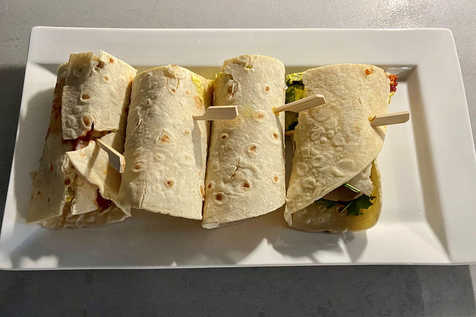 Party Wraps mit Frischkäse und Putenbrust