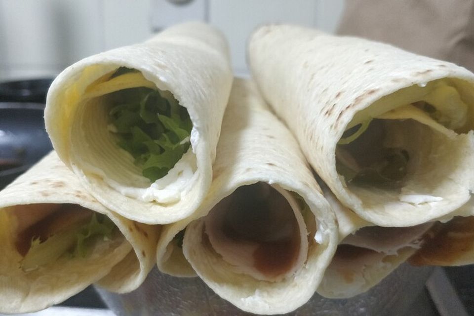 Party Wraps mit Frischkäse und Putenbrust