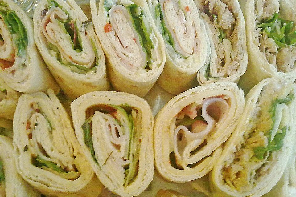 Party Wraps mit Frischkäse und Putenbrust