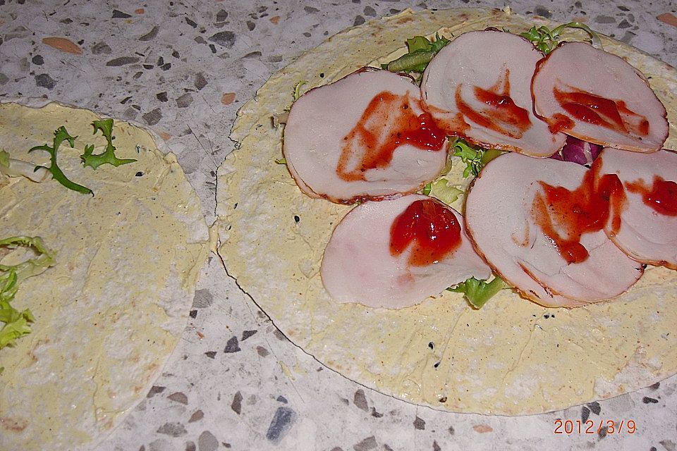 Party Wraps mit Frischkäse und Putenbrust