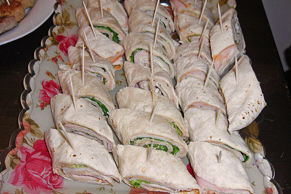 Party Wraps mit Frischkäse und Putenbrust