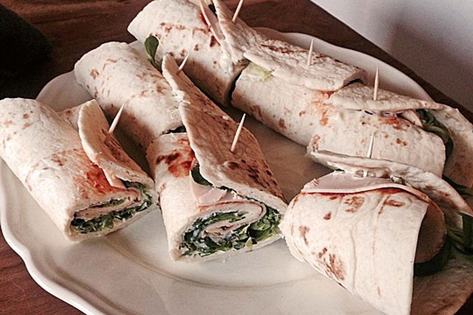 Party Wraps mit Frischkäse und Putenbrust