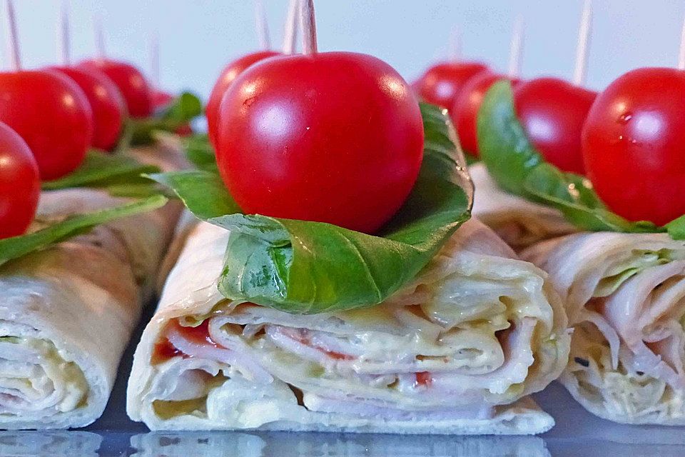 Party Wraps mit Frischkäse und Putenbrust