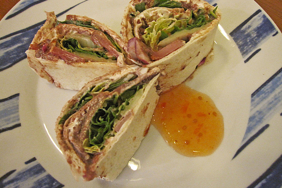 Party Wraps mit Frischkäse und Putenbrust