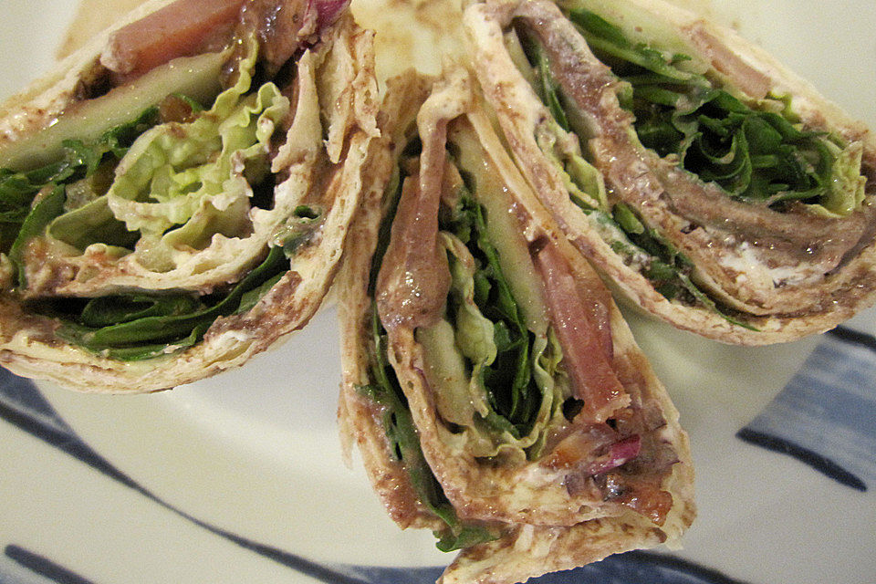 Party Wraps mit Frischkäse und Putenbrust
