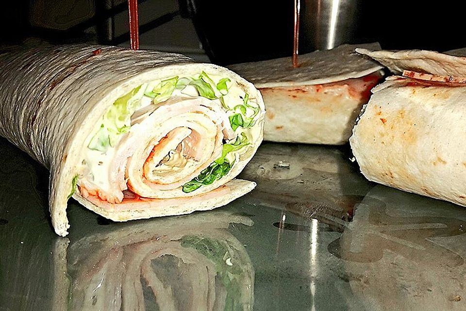 Party Wraps mit Frischkäse und Putenbrust