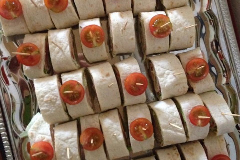 Party Wraps mit Frischkäse und Putenbrust