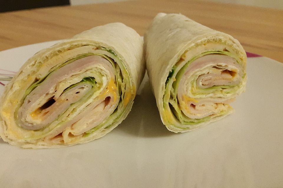 Party Wraps mit Frischkäse und Putenbrust
