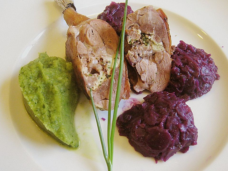 Gefüllte Entenkeule mit grünem Selleriepüree und Rotkohl von schrat Chefkoch