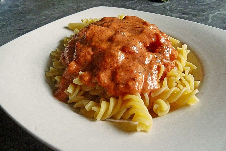 Nudeln in Tomaten - Sahne - Sauce