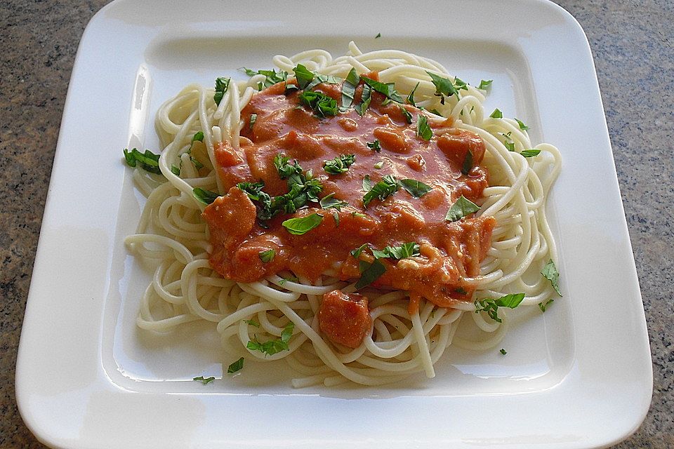 Nudeln in Tomaten - Sahne - Sauce