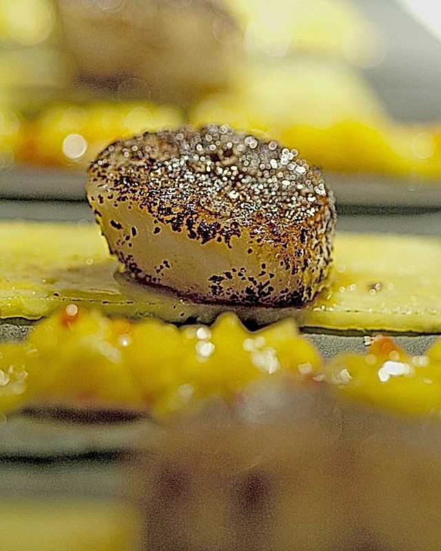 Sumach - Jakobsmuscheln auf karamellisierter Spicy - Ananas
