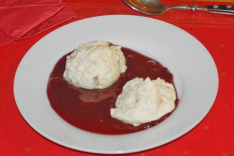 Lebkuchenmousse mit Glühweinsauce