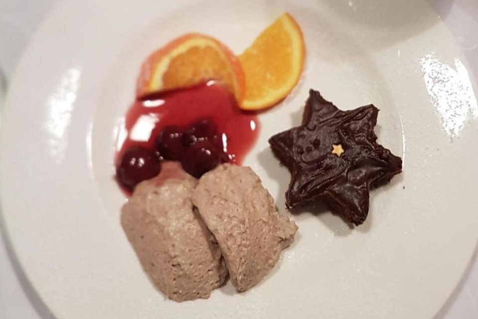 Lebkuchenmousse mit Glühweinsauce