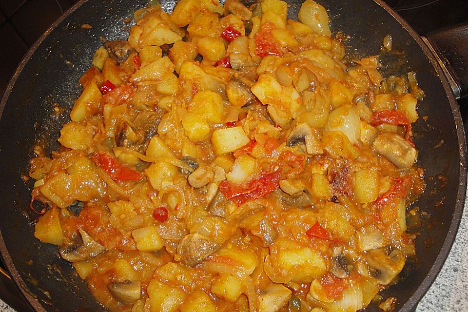 Bhujia mit Kartoffeln, Zwiebeln und Tomaten