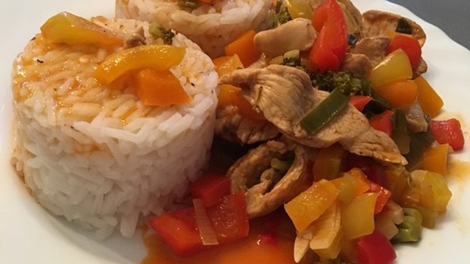 Hähnchenbrustgeschnetzeltes mit Paprika und Brokkoli aus dem Wok von schrat Hähnchenbrustgeschnetzeltes mit Paprika und Brokkoli aus dem Wok von schrat