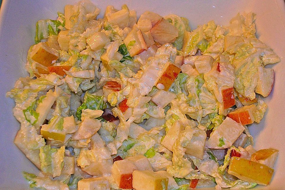 Chinakohlsalat mit Äpfeln und Joghurtdressing