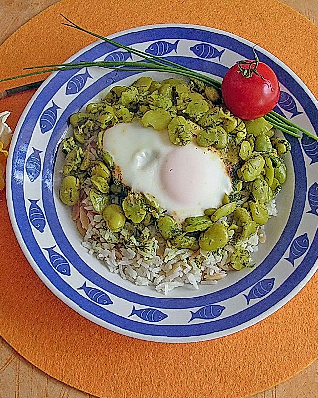 Dicke Bohnen mit Eiernestern auf persische Art