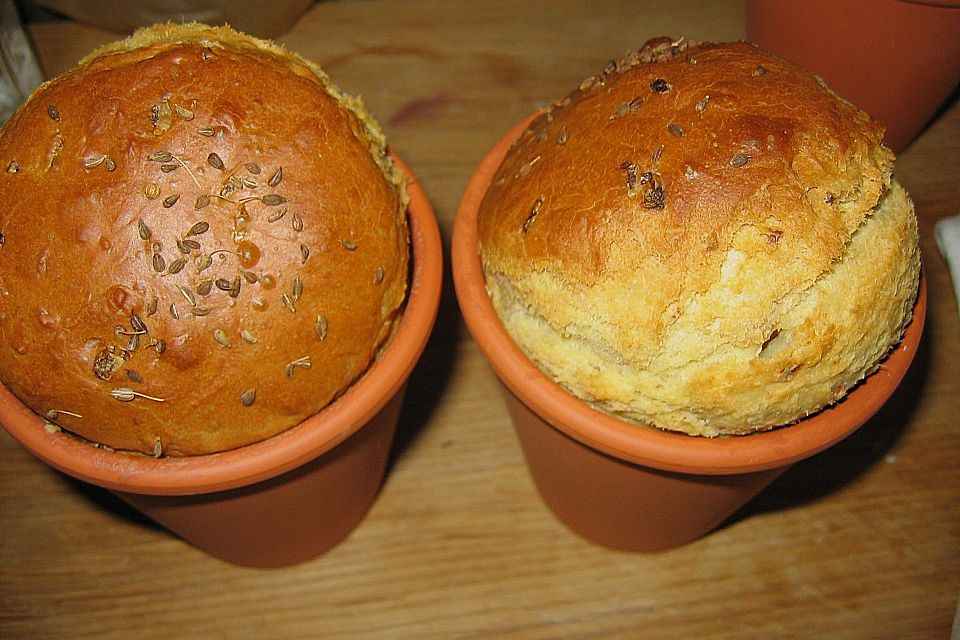 Brot im Tontopf