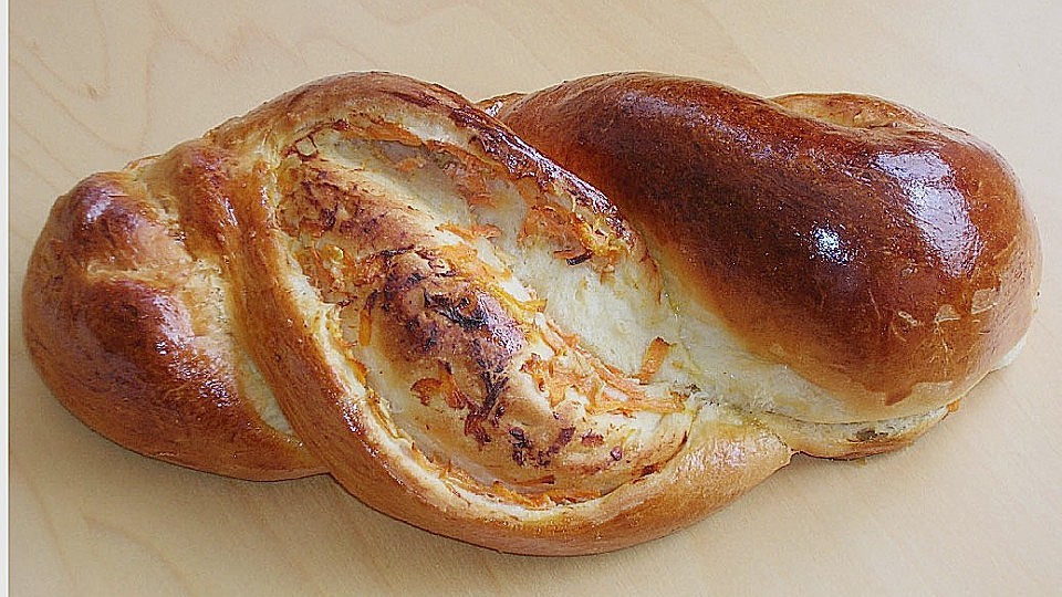 Hefezopf mit Möhrenfüllung von Seelenschein