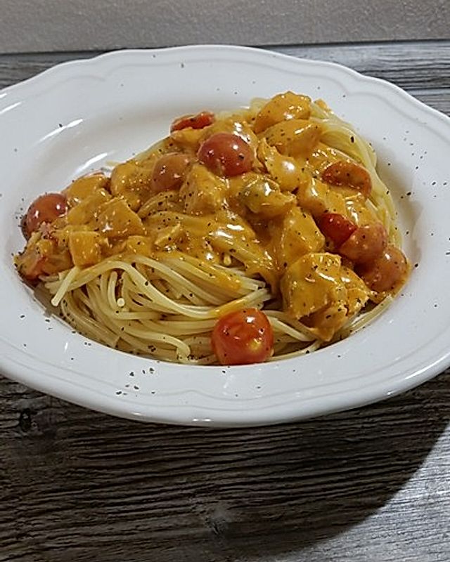 Spaghetti - Nester mit Lachssahne