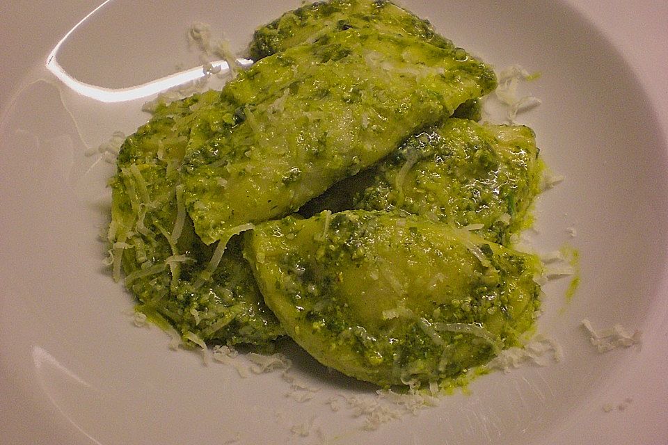 Räucherlachs - Tascherl mit Rucola - Pesto