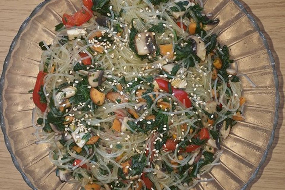 Koreanischer Glasnudelsalat