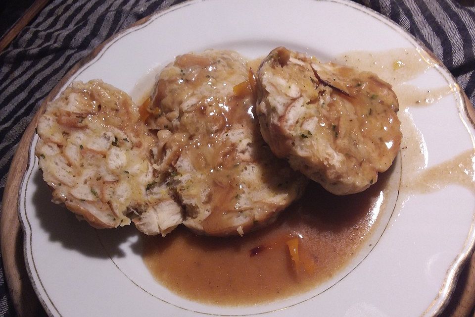 Semmelknödel mit Lauge