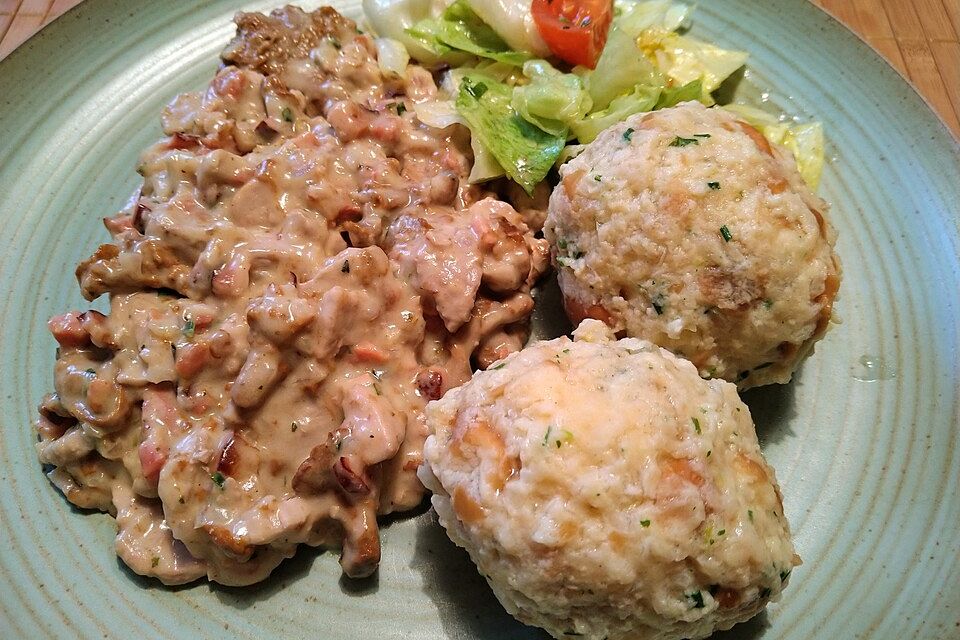 Semmelknödel mit Lauge