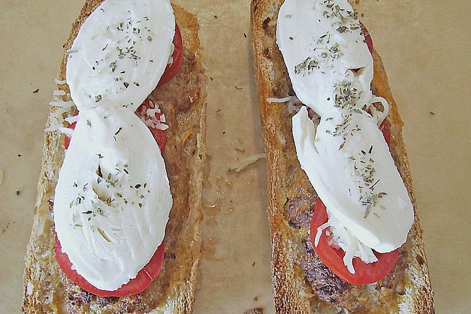 Baguette mit Hackfleischfüllung