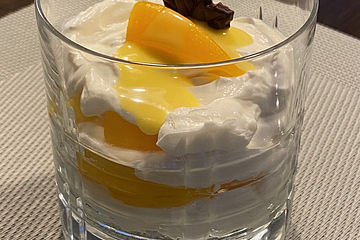 Topfencreme - Dessert mit Eierlikör und Pfirsichen