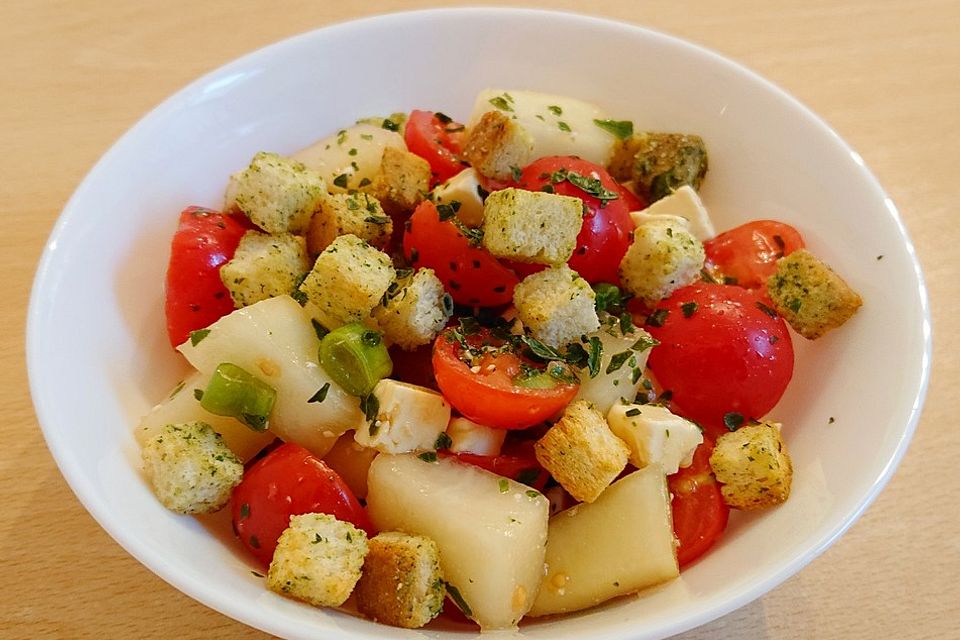 Tomatensalat mit Honigmelone und Schafskäse