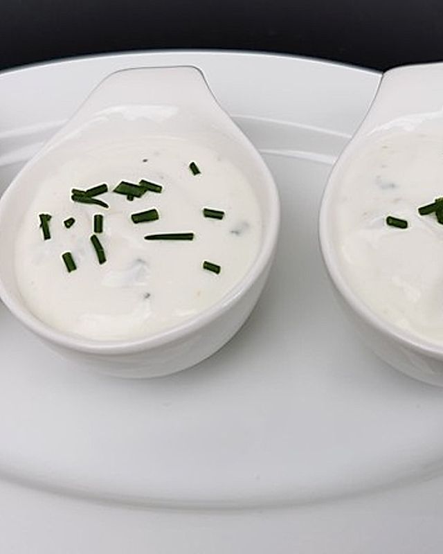 Joghurt - Dip mit Kräutern und Senf