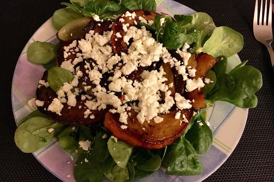 Feldsalat mit gebratenem Kürbis