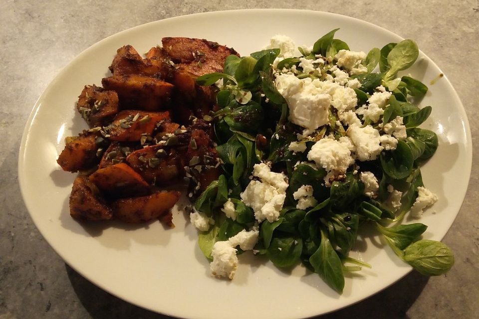 Feldsalat mit gebratenem Kürbis