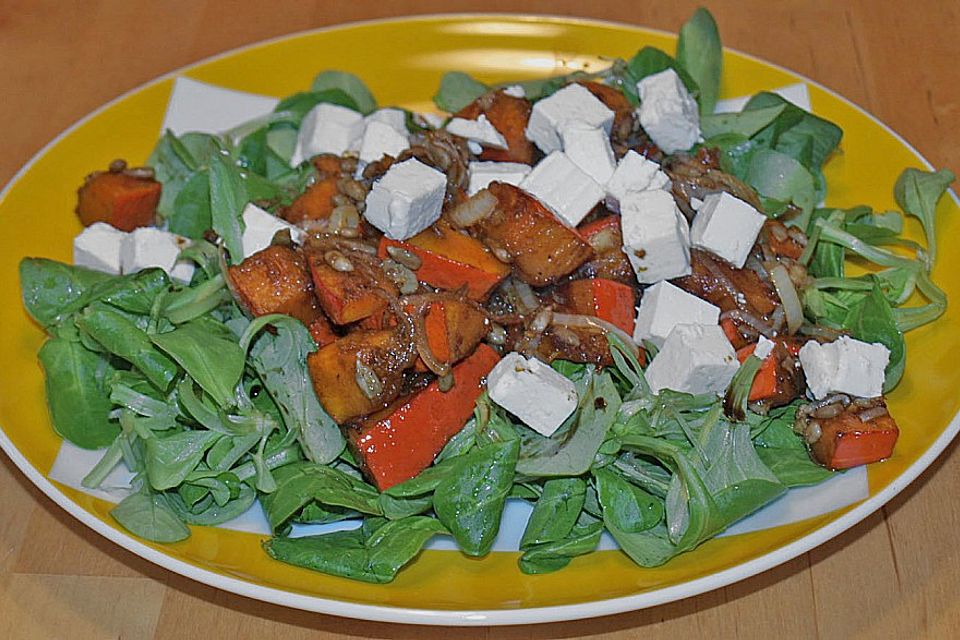 Feldsalat mit gebratenem Kürbis