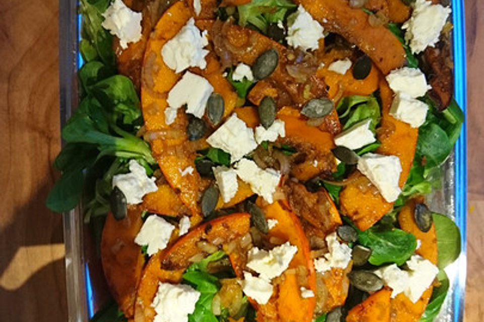 Feldsalat mit gebratenem Kürbis