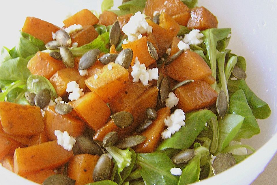 Feldsalat mit gebratenem Kürbis