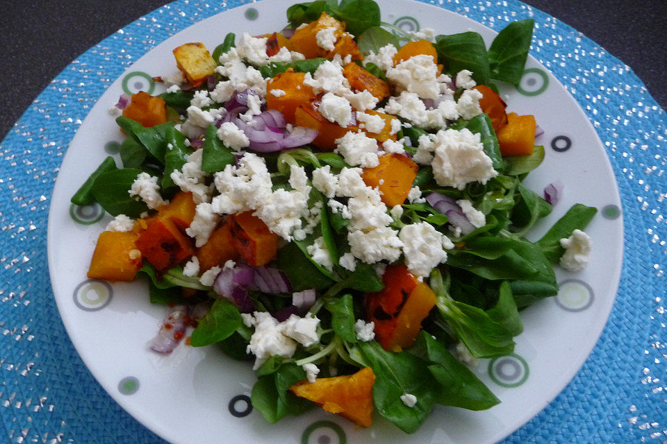 Feldsalat mit gebratenem Kürbis