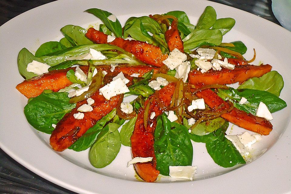 Feldsalat mit gebratenem Kürbis