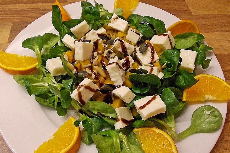 Feldsalat mit gebratenem Kürbis