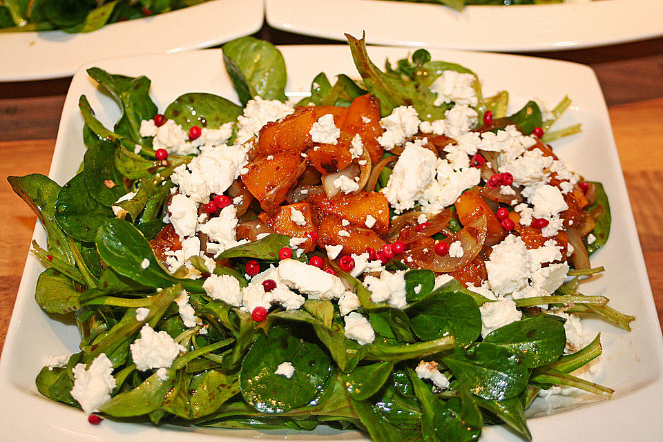 Feldsalat mit gebratenem Kürbis