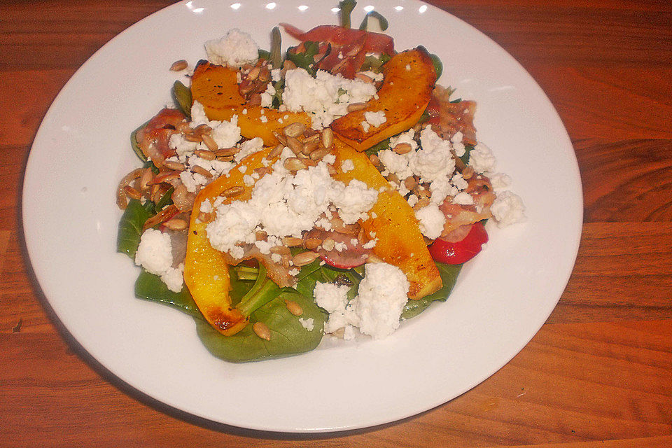 Feldsalat mit gebratenem Kürbis