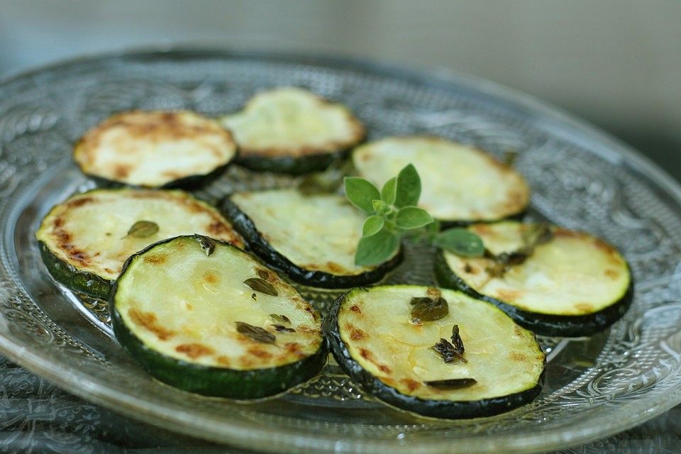 Gebratene Zucchini in Olivenöl