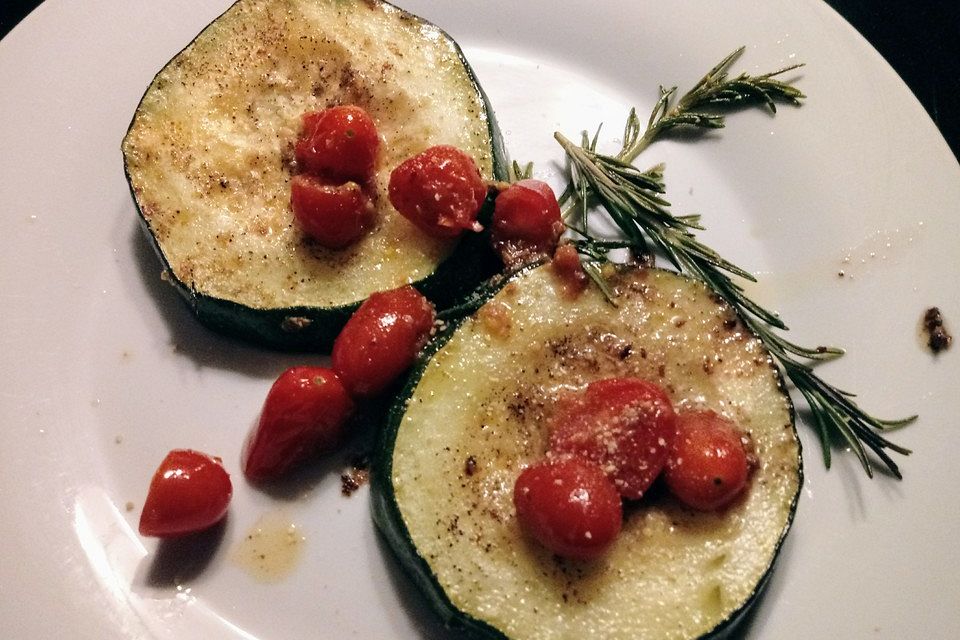 Gebratene Zucchini in Olivenöl