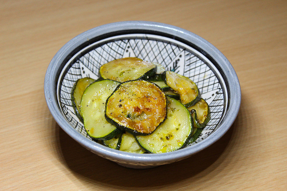 Gebratene Zucchini in Olivenöl